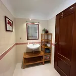 Vivenda Espacosa Com Jardim E Churrasqueira * Alcabideche