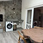 Vivenda Espacosa Com Jardim E Churrasqueira Tatil Evi