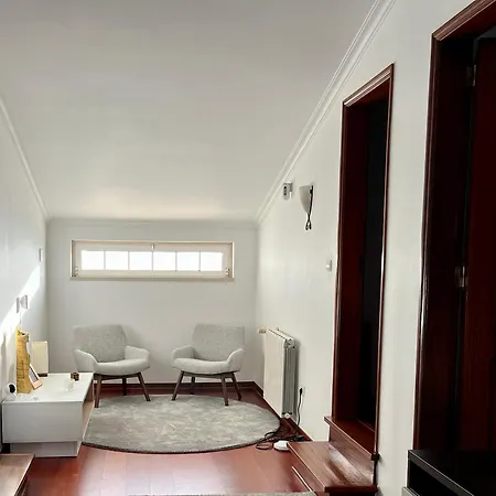Vivenda Espacosa Com Jardim E Churrasqueira * Alcabideche