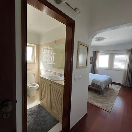 Ferienhaus Vivenda Espacosa Com Jardim E Churrasqueira