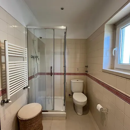 Vivenda Espacosa Com Jardim E Churrasqueira Ferienhaus