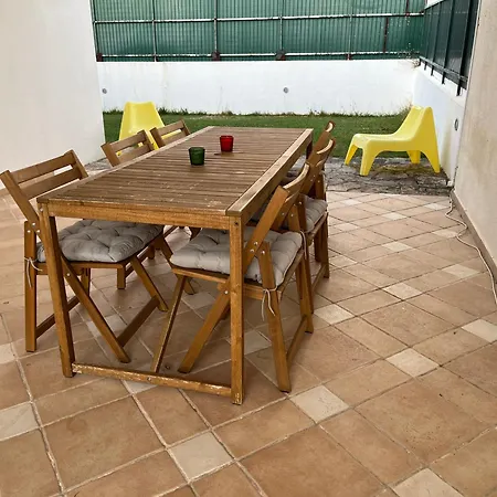 Vivenda Espacosa Com Jardim E Churrasqueira