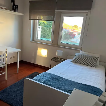 Vivenda Espacosa Com Jardim E Churrasqueira Ferienhaus *