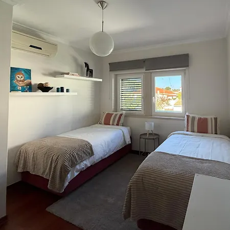Vivenda Espacosa Com Jardim E Churrasqueira Feriehus