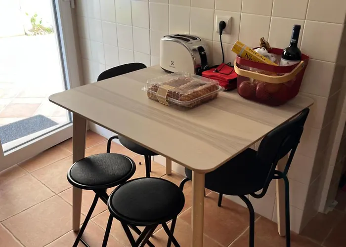 Semesterbostad Vivenda Espacosa Com Jardim E Churrasqueira Alcabideche
