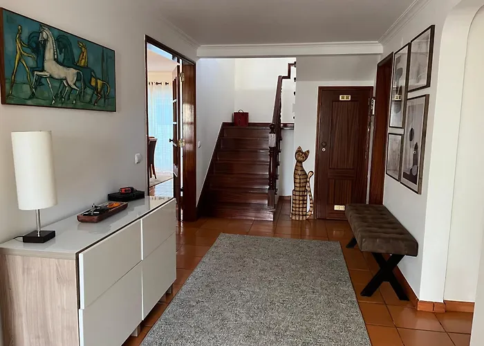 Vivenda Espacosa Com Jardim E Churrasqueira Semesterbostad *